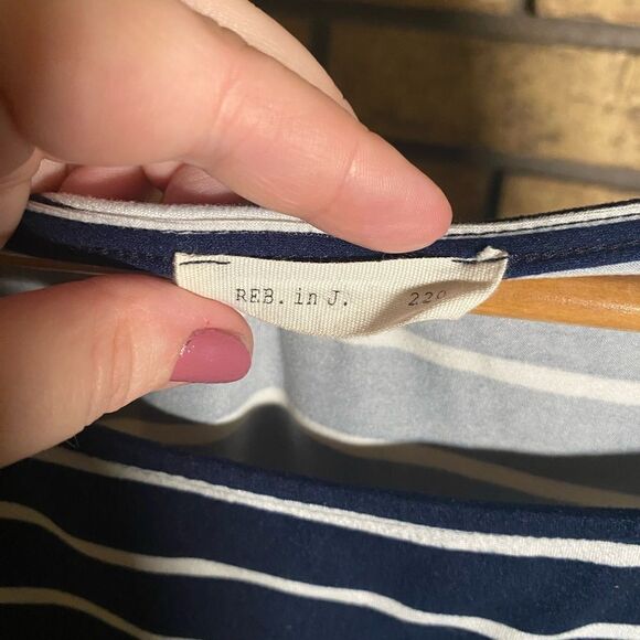 Reb‎ in J blue and white striped top - Picture 2 of 5